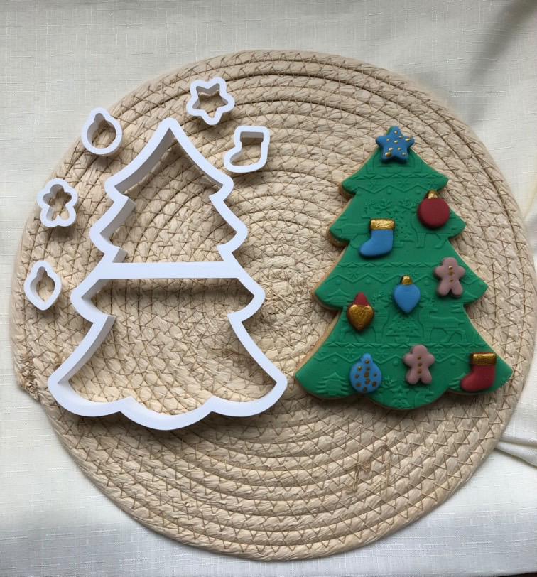 Christmas Tree Cookie Cutter with Mini Accessories 16 x 12cm Cookie Cutter & Embosser Set